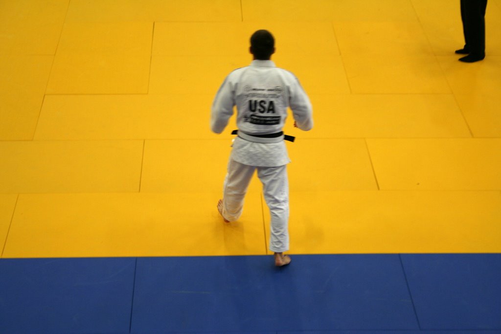 A Team Sacramento Judo athlete steps on the mat at 2008 World Masters Championships