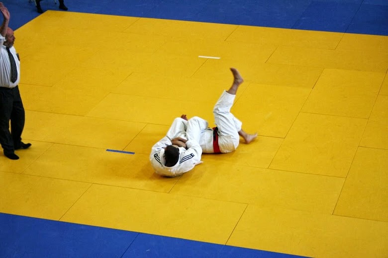 A Team Sacramento Judo athlete finishing a juji-gatame armlock in competition